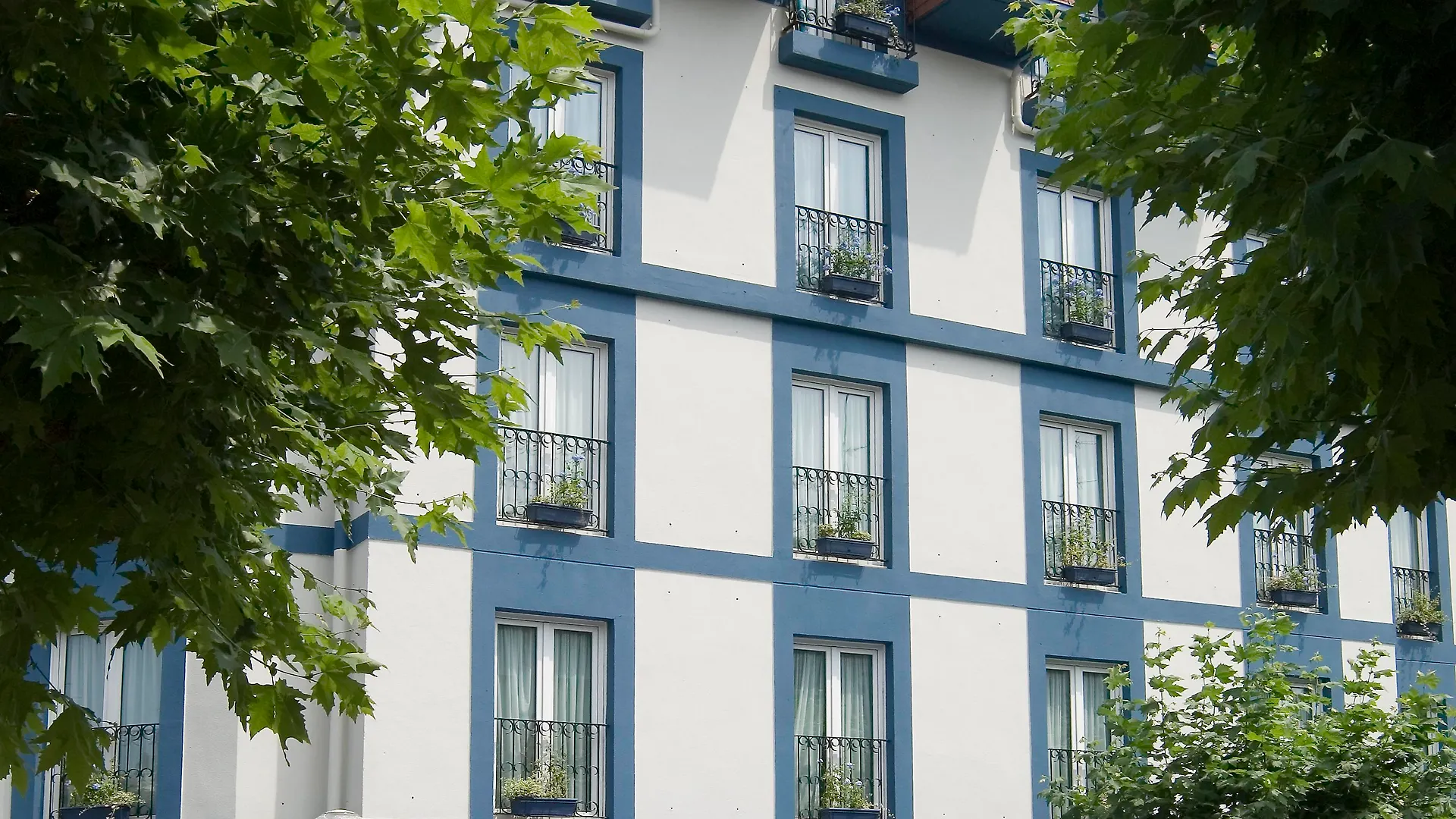 ***  Hotel Jauregui Hondarribia España
